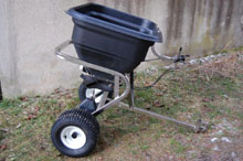 �pandeur � engrais / semences de gazon / sel � neige���������� pour 100kg - � tracter  (prix / jour)