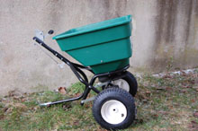 �pandeur � engrais / semences de gazon / sel � neige���������� pour 20kg - largeur �pandage: jusqu�� 4m   (prix / jour)